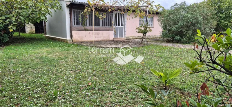 Istria, Medulin, building plot 672m2, with legalized building 69m2 # sale – 2