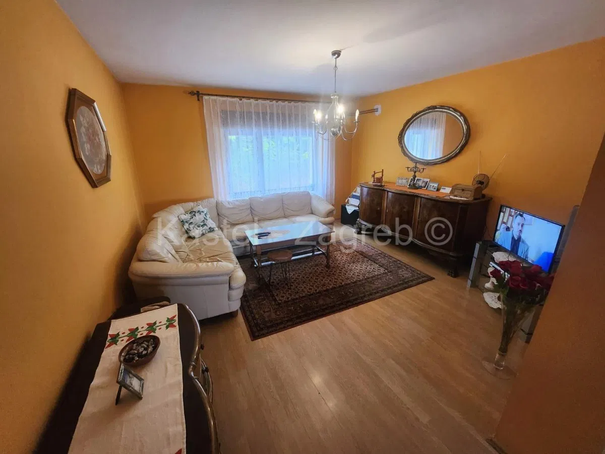 Zabok, dvoetažan stan u kući, 171m2