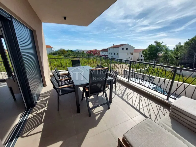 Nekretnine Vodice, Luksuzan stan S2 sa pogledom na more i bazenom – 2