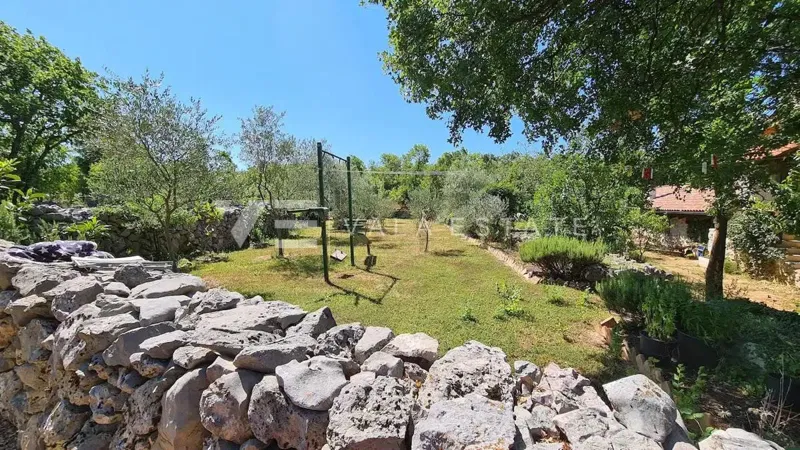 UNICA CASA IN PIETRA RISTRUTTURATA IMMERSA NELLA NATURA – 3