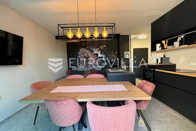 Istria, Pula, Pješčana uvala, two-bedroom apartment with sea view, garage, 115.64 m² – 2