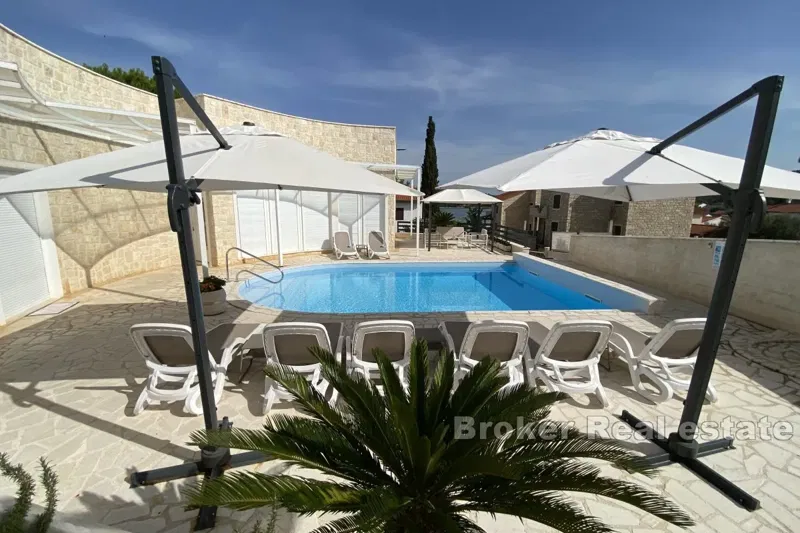 Villa moderna con piscina – 2