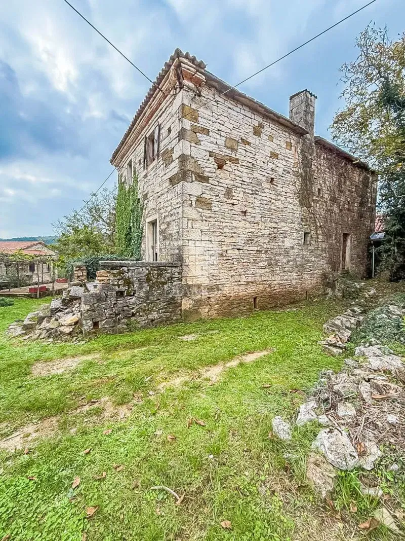 Oprtalj, house for renovation – 2