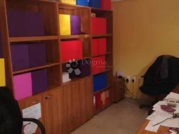 Locale commerciale Marinići, Viškovo, 45m2 – 2