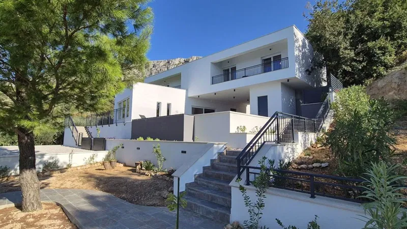 Villa moderna con piscina e vista mare – 2
