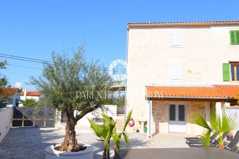 Casa in pietra d'Istria ristrutturata, l'ultima della fila, con vasca idromassaggio – 3