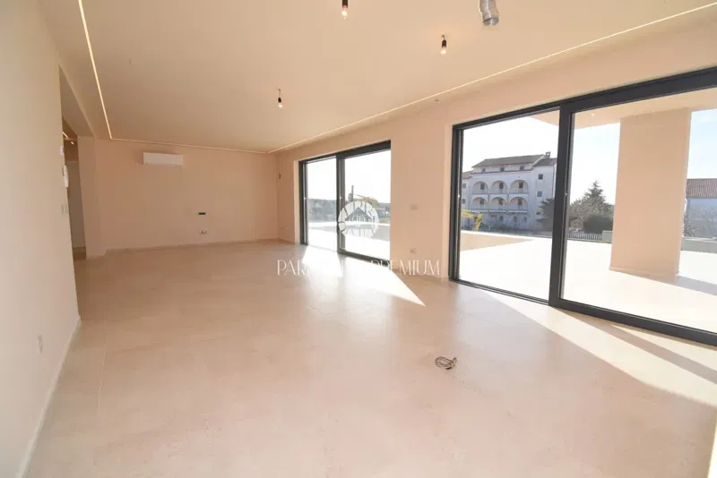 An impressive villa with rich content and a beautiful view of the sea – 3