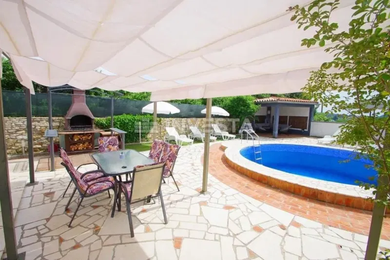 Casa a un piano in una posizione tranquilla con piscina + 2 edifici ausiliari – 3