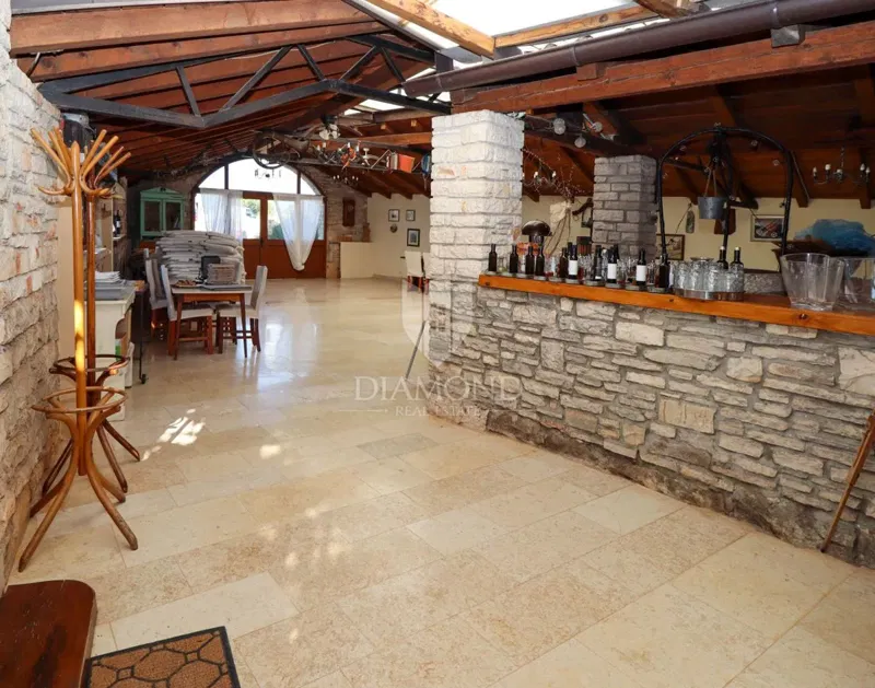 Taverna con attività consolidata, camere e piscina! – 3