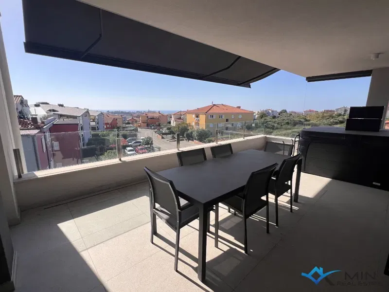Attico lussuosamente arredato con vista mare a Cittanova – 2