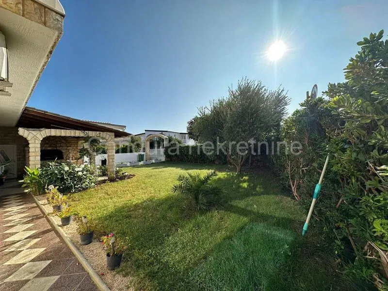 Vir - Residential - commercial building 200 m from the sea – 2