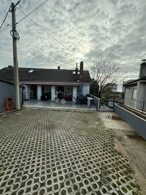 Casa Gornja Vežica, Rijeka, 220m2 – 2