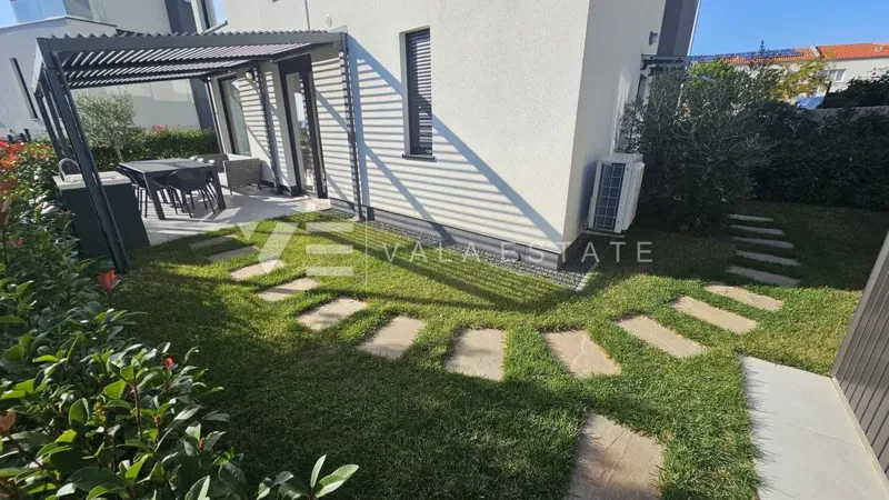 COMFORTABLE TWO-FLOOR APARTMENT WITH ITS OWN YARD AND SEA VIEW – 2
