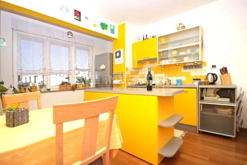 Pula, fully furnished apartment on the 2nd floor – 3