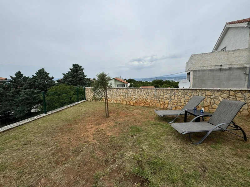 DVA APARTMANA SA POGLEDOM NA MORE!! – 2