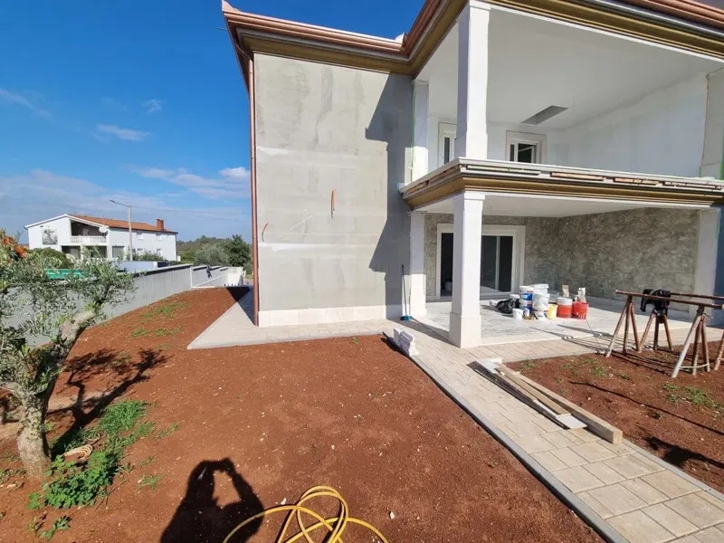 A nice semi-detached house with a swimming pool in the vicinity of Buje – 3