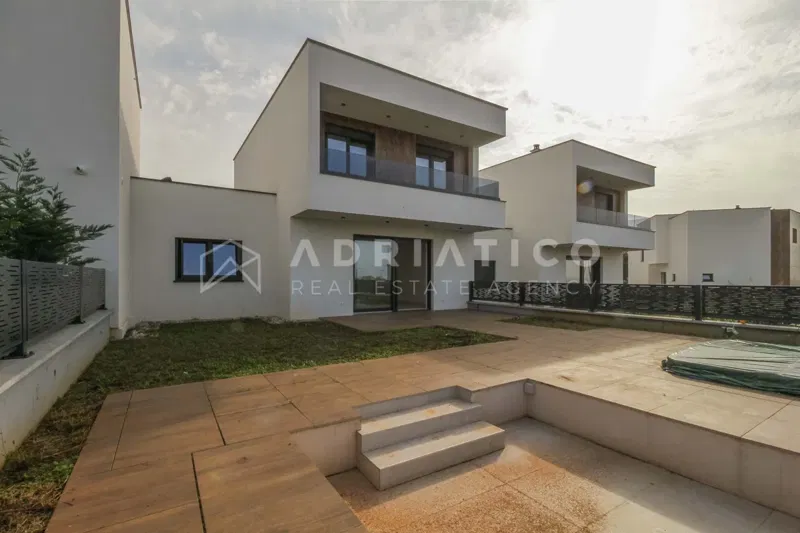 POREČ Modern townhouse sought-after location – 2