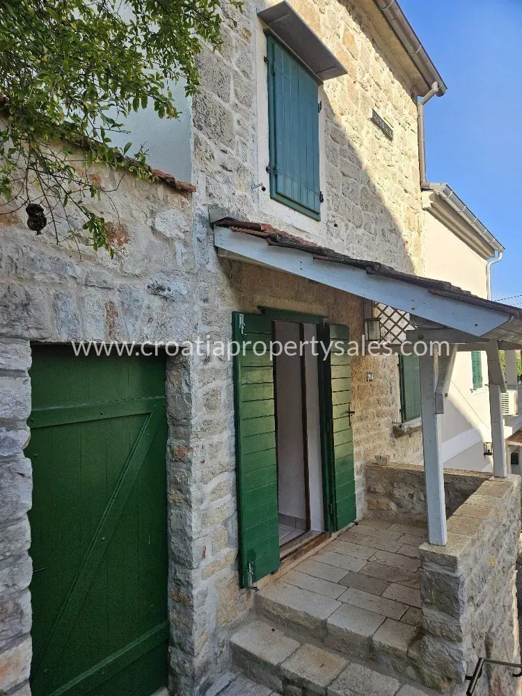 Hvar, old stone house for sale, 470.000 € – 3