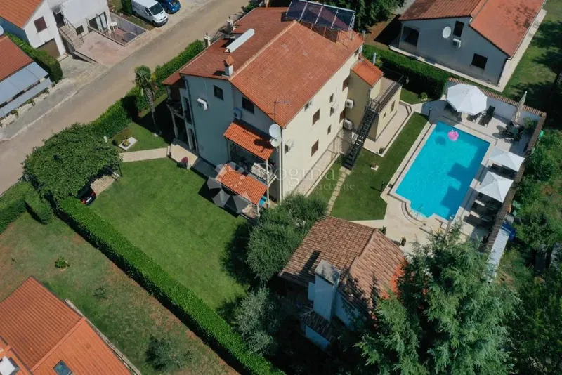 HOUSE WITH 5 RESIDENTIAL UNITS, SWIMMING POOL and SEA VIEW – 2