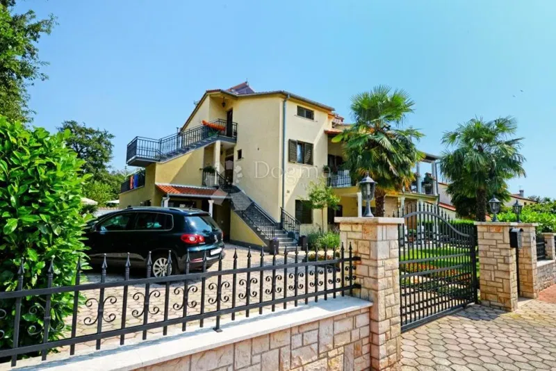 HOUSE WITH 5 RESIDENTIAL UNITS, SWIMMING POOL and SEA VIEW – 3