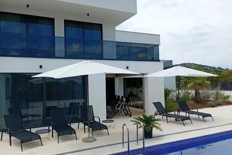 Villa di nuova costruzione con piscina e vista mare – 3
