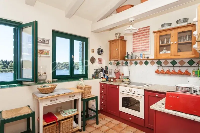Rovinj, charming apartment, 1st row to the sea – 3
