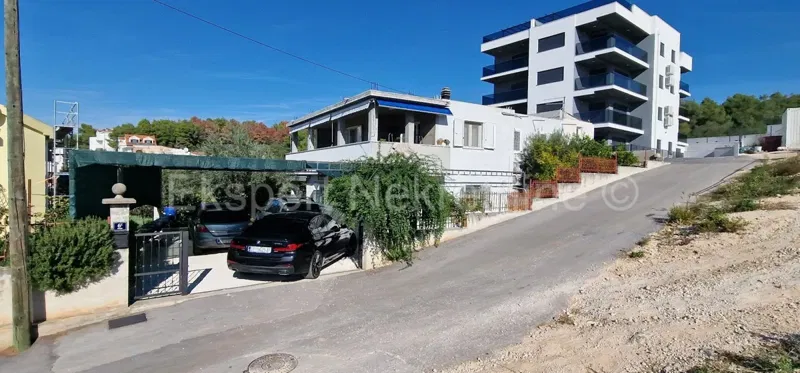 Čiovo, quartiere G. poviše plaže, casa indipendente 260m2, con 2 appartamenti, – 2