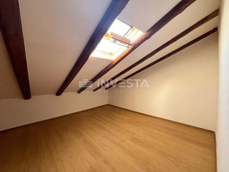 Poreč, tengerre néző lakás a központban – 2