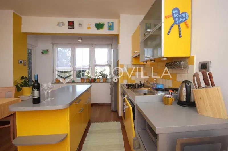Istria, Pula, two-room apartment in the city center with parking – 2