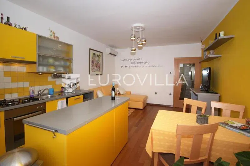 Istria, Pula, two-room apartment in the city center with parking – 3