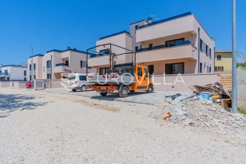 Istria, Poreč, three-room apartment with a garden – 3