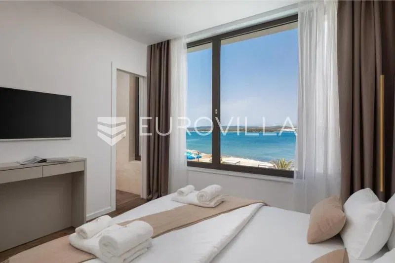 Pašman, Tkon, modern villa with pool, first row by the sea – 2