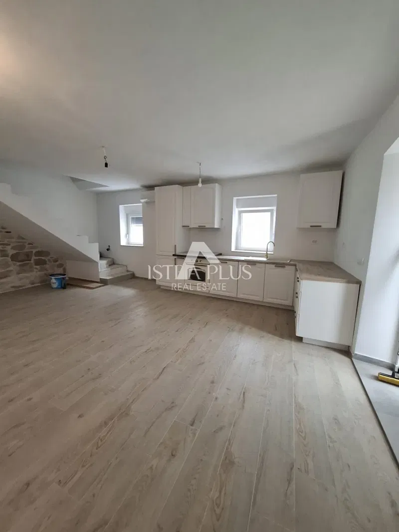 Casa bifamiliare familiare vicino a Parenzo, 6 km – 2