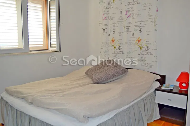 Furnished apartment with excellent sea views, plus inside and outside parking – 2