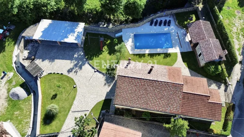 LABIN, PIĆAN, TWO HOUSES WITH A SWIMMING POOL AND AN OUTBUILDING – 2