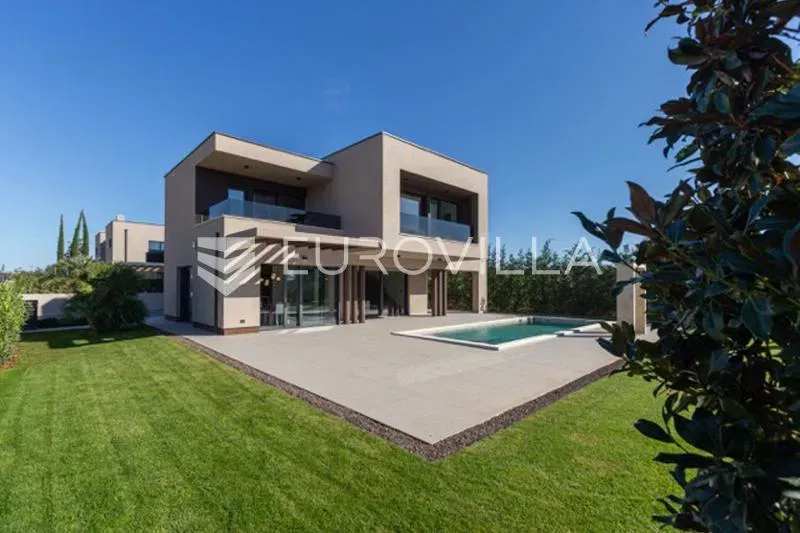 Fažana, modern villa 275 m² on a large, immaculate garden with a heated swimming pool – 3