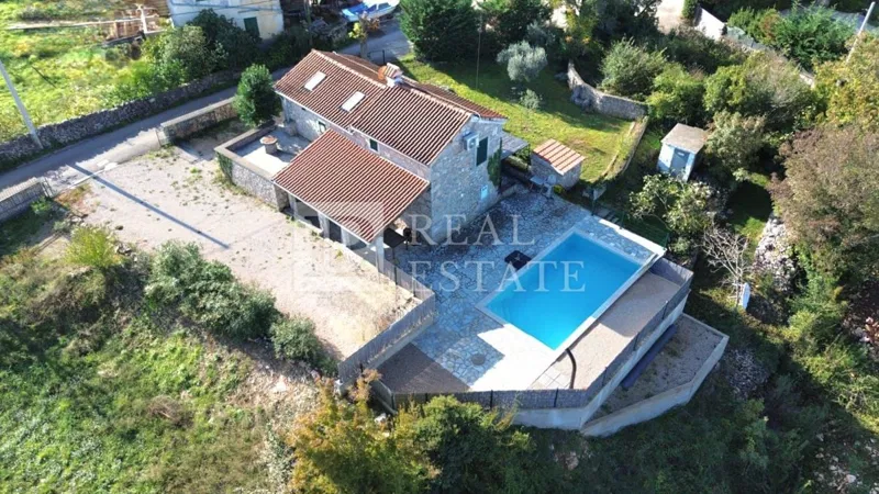 INSEL KRK, UMGEBUNG MALINSKA - autochthones Steinhaus auf einem Grundstück mit Swimmingpool – 3