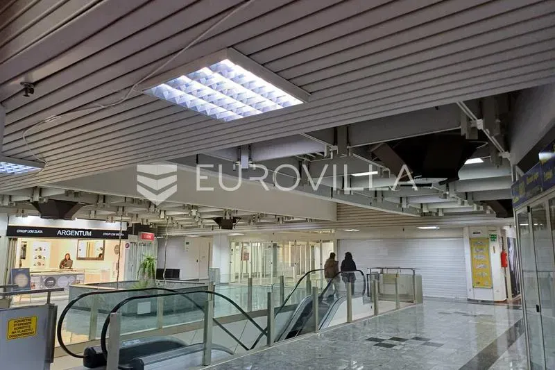 Rijeka, store in the city center with a net usable area of 56.80 m² – 2