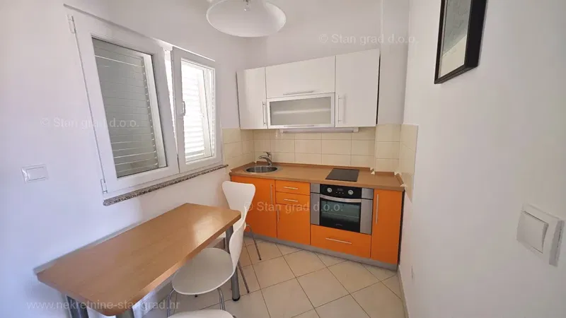 Šilo, apartman a ház 1. emeletén, 80 m-re a tengertől! – 2