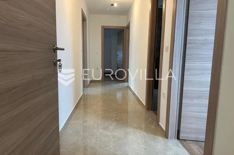 Požega, Sv.Roka, četverosoban stan 83 m²