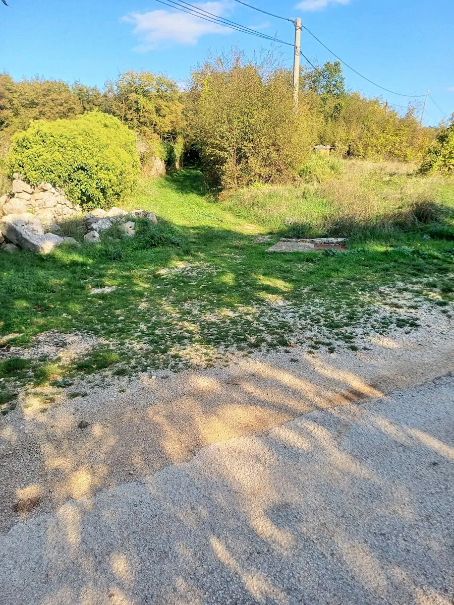 Labin, Ripenda Kras- 4 km od Rapca, 43000 m2 poljoprivredno zemljište, mogućnost izgradnje gospodarskog objekta