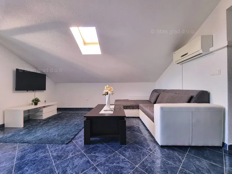Zona di Krk, appartamento arredato con ampia terrazza! – 2