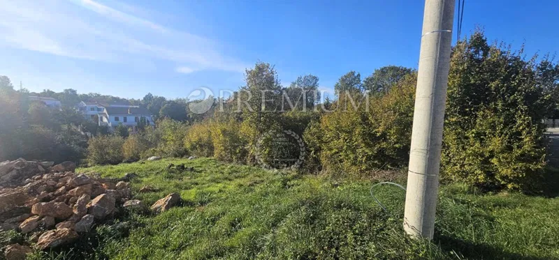 Uvala Soline, građevinsko zemljište 1 500 m od mora! – 2