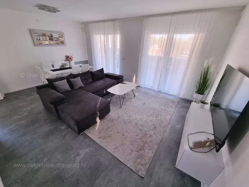 Zona di Krk, appartamento al piano terra con giardino e piscina! – 2
