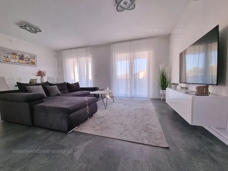Zona di Krk, appartamento al piano terra con giardino e piscina! – 3