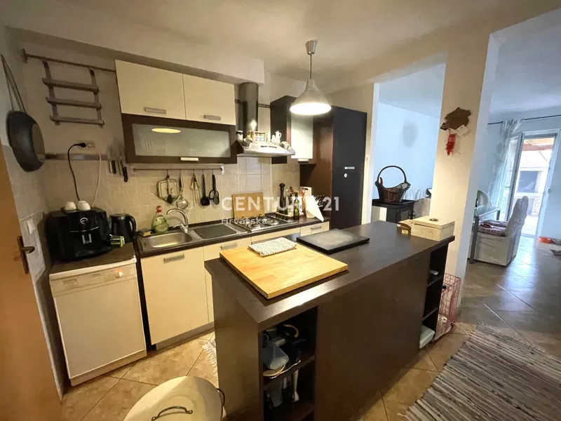 NOVIGRAD, GROUND FLOOR APARTMENT WITH 2 BEDROOMS AND LARGE YARD – 3