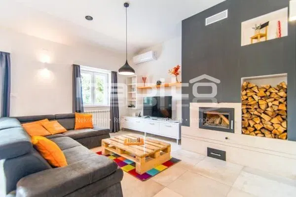 Porec 17 km - Comfortable house with a pool, summer kitchen, and cellar. – 3