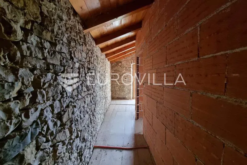 Istria, Grimalda, stone terraced house of 90m2 with panoramic views on the lake and surrounding ... – 2