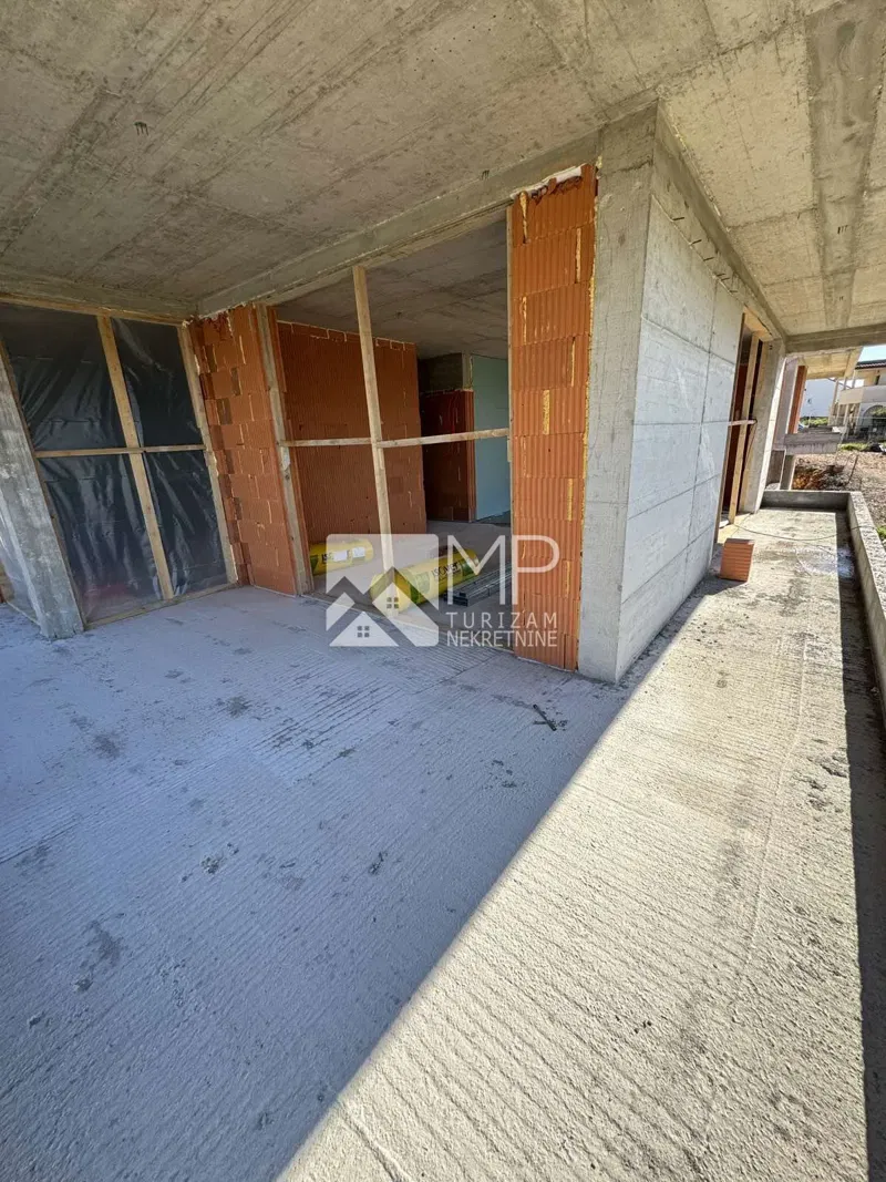 Medulin, new building, ground floor apartment with a 125 m2 yard – 2