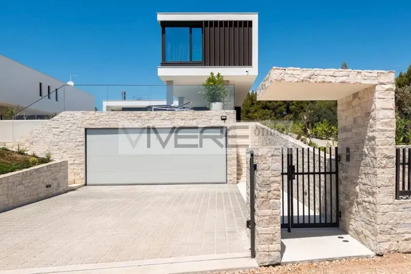 Perfect Blend of Elegance, Comfort and spectacular sea views – 2